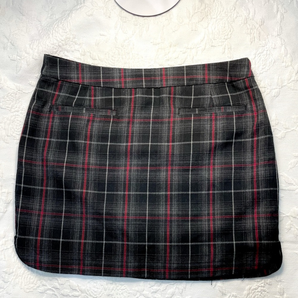 *SOLD*90’s grunge black and red plaid GAP mini skirt